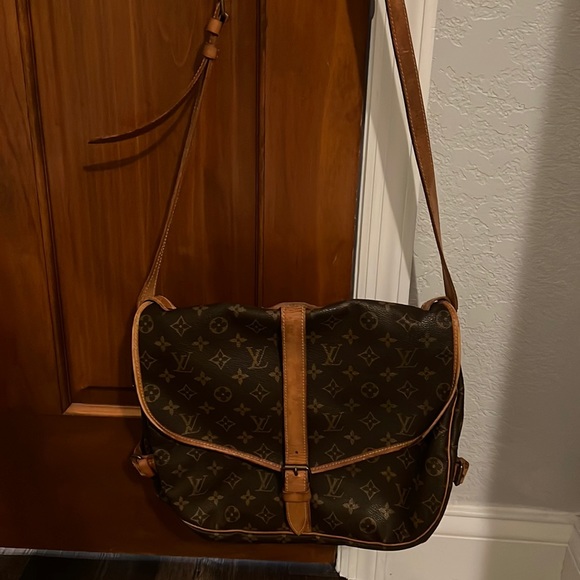 Louis Vuitton Bags Authentic Louis Vuitton Messenger Bag Saumur 35
